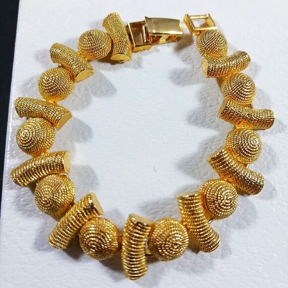 Vintage Jewelry Gold Tone Bracelet - Picture 9 of 9